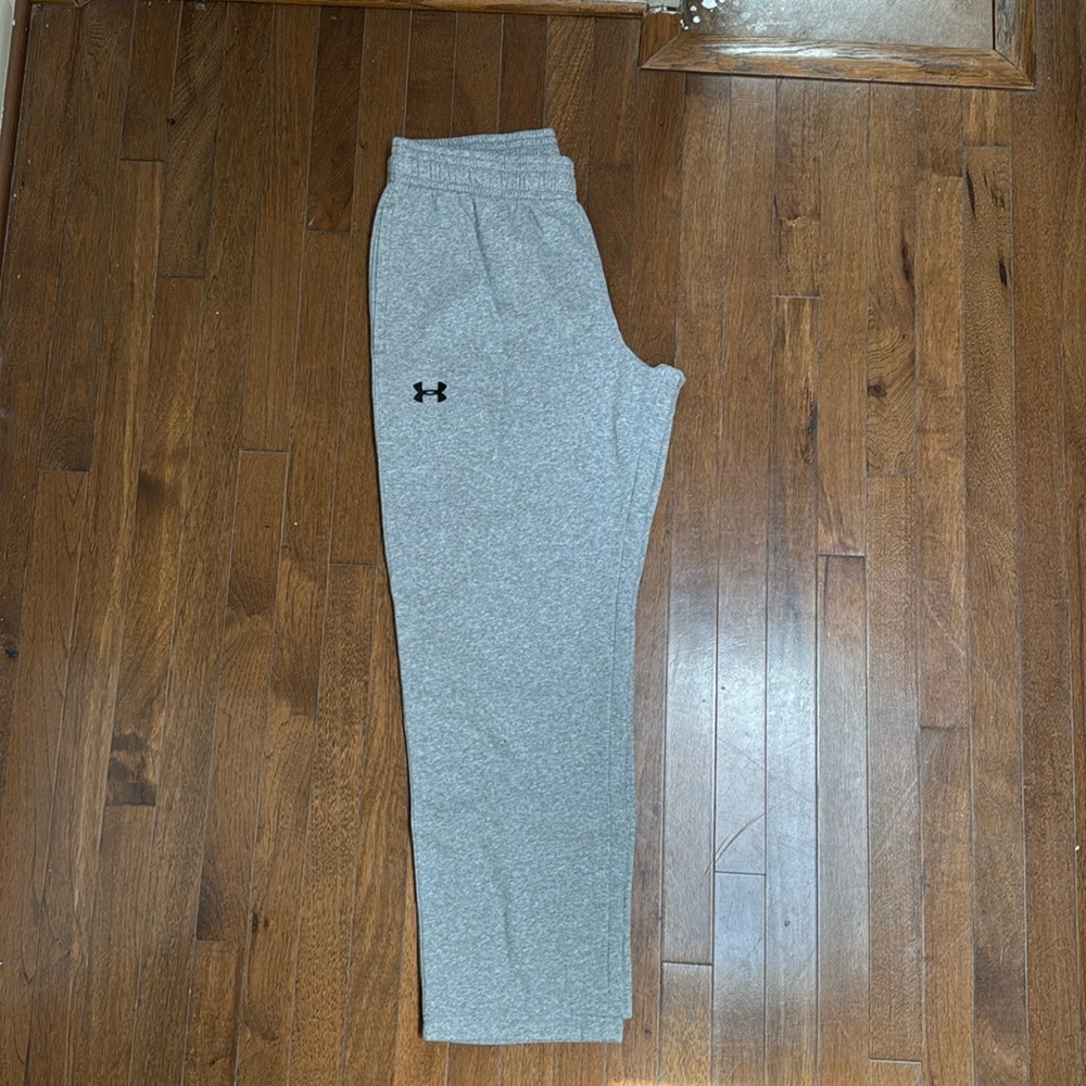 Men’s Under Armour grey sweatpants XL